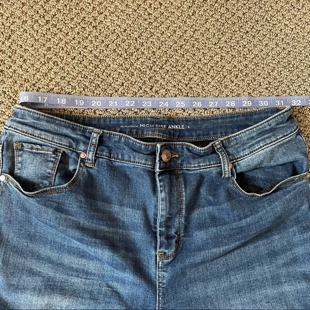 Chico's the Platinum High Rise Ankle Medium Wash Denim Blue Jeans Size 2 - Picture 5 of 11